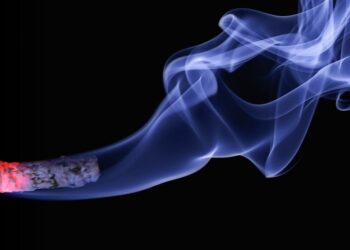 découvrez tout sur l'e-cigarette : fonctionnement, avantages, inconvénients, et conseils pour choisir la meilleure option.