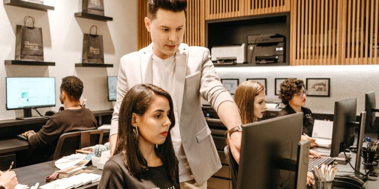 gérez vos ressources humaines de manière efficace avec notre solution de gestion des ressources humaines pour améliorer la productivité et la performance de votre entreprise.