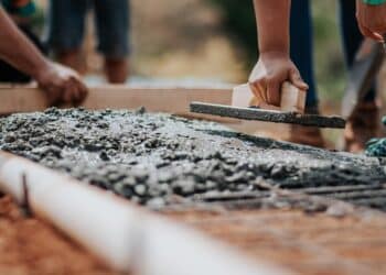 découvrez les principes du droit du travail et les réglementations en vigueur avec notre guide sur le droit du travail.