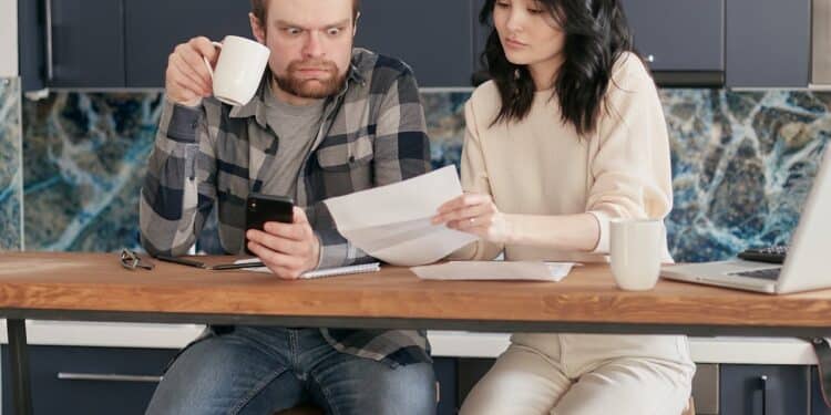 découvrez le fonctionnement et les avantages du crédit revolving, une solution de financement flexible pour vos besoins imprévus ou vos achats courants.