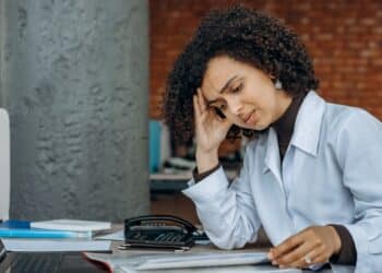 le burnout, également appelé syndrome d'épuisement professionnel, est un état de fatigue intense et de désespoir causé par un stress chronique lié au travail. découvrez les signes, symptômes et solutions pour faire face au burnout.