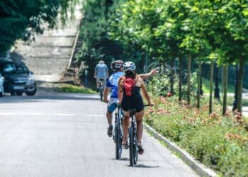 découvrez le plaisir de voyager en solo à vélo avec notre guide expert. trouvez l'inspiration pour vos prochaines aventures en solitaire à vélo.