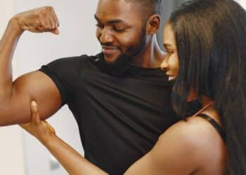 découvrez les meilleures techniques de renforcement musculaire pour vous aider à atteindre vos objectifs de musculation et de fitness avec nos conseils et astuces.