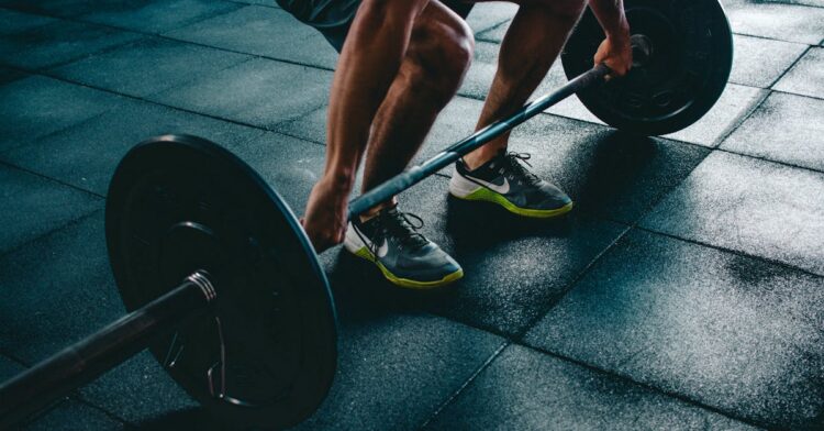 découvrez un programme d'entraînement explosif pour améliorer votre force et votre puissance. des exercices intenses pour des résultats visibles rapidement.