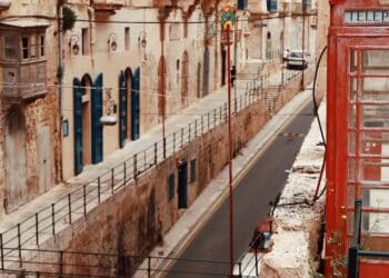 découvrez l'avenir de la mobilité urbaine avec notre offre de solutions de transport innovantes pour des déplacements pratiques et durables dans les villes.