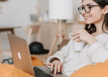 découvrez l'univers du e-commerce : achats en ligne, tendances du marché et conseils pour développer votre activité sur internet.