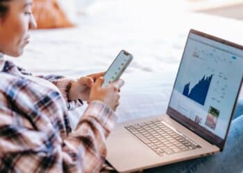 le rôle des syndicats dans le monde du travail et leurs implications pour les travailleurs et les employeurs.