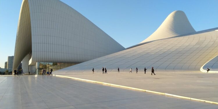 découvrez les opportunités de carrière dans le secteur culturel et les domaines d'activité liés aux métiers artistiques et culturels.