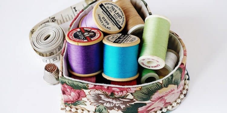 découvrez tout ce qu'il y a à savoir sur la fibre optique et ses applications dans les télécommunications, internet à haut débit, réseaux informatiques, et bien plus encore.