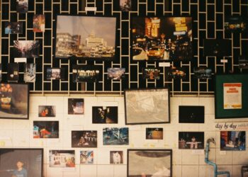 le logement collectif est un type de logement comprenant plusieurs unités résidentielles regroupées dans un même bâtiment, favorisant la convivialité et la mutualisation des espaces communs.