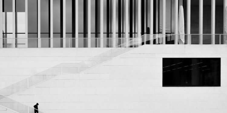 découvrez le mode de vie minimaliste et ses principes pour une vie simplifiée, débarrassée du superflu et centrée sur l'essentiel.