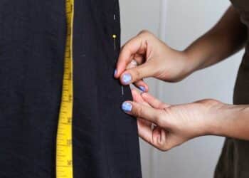 découvrez l'élégance intemporelle de la haute couture, symbole de raffinement et d'artisanat de luxe.