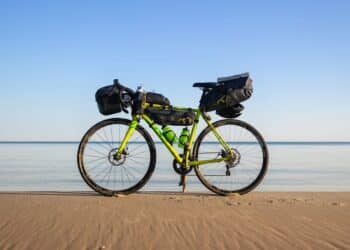 découvrez le bikepacking : une manière innovante et excitante de voyager à vélo, mélangeant aventure, camping sauvage et exploration de nouveaux horizons.