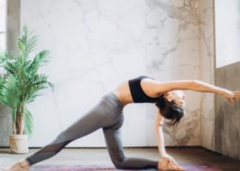 découvrez l'importance de la flexibilité pour votre corps et votre bien-être. apprenez comment développer votre souplesse de manière efficace et en toute sécurité.