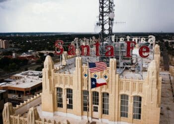 découvrez les plus anciens volcans du monde et leur histoire fascinante, explorez les mystères de ces formations géologiques impressionnantes.