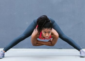 découvrez une variété d'exercices de musculation sans équipement avec nos séances d'entraînement au poids du corps.