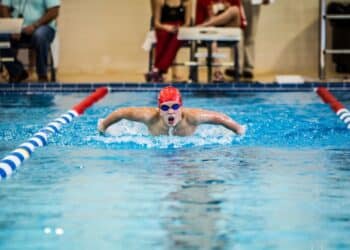 découvrez tout sur la natation, ses bienfaits, ses techniques et son importance. apprenez à nager et à améliorer votre performance dans l'eau.