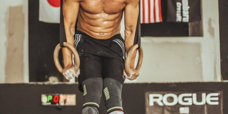 découvrez le crossfit, un programme d'entraînement physique intense combinant force, endurance et agilité pour repousser vos limites et atteindre vos objectifs de remise en forme.