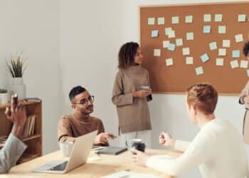 la diversité dans l'emploi : promouvoir l'égalité des chances et la représentation de toutes les personnes au sein des entreprises.