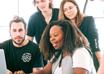 découvrez l'importance de la collaboration dans le monde professionnel et personnel. optimisez vos projets grâce à des partenariats efficaces, améliorez la communication et renforcez les liens au sein de vos équipes pour atteindre des résultats exceptionnels.