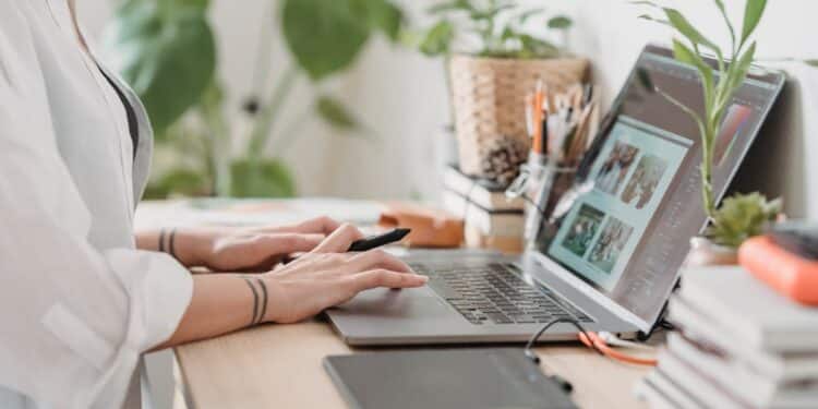 découvrez l'équité en milieu de travail et son impact sur la diversité, l'inclusion et la performance des employés. apprenez comment créer un environnement de travail juste et équitable pour tous.