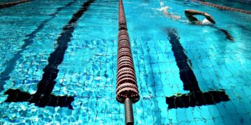 découvrez l'univers de la natation : conseils, techniques, bienfaits et équipements pour améliorer votre style de nage et profiter pleinement de l'eau.